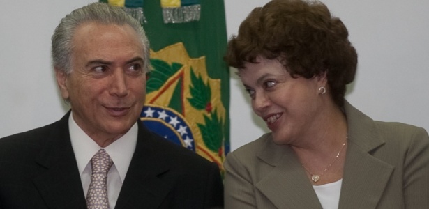 O deputado federal e presidente geral da legenda, Michel Temer (SP) ao lado da pr-candidata do PT, Dilma Rousseff, em posse do novo ministro da justia, em fevereiro de 2010