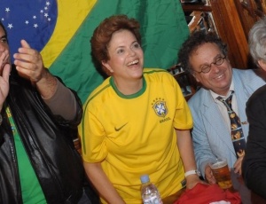 Em Paris, Dilma Rousseff torce pelo Brasil