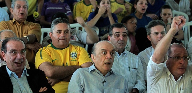 Jos Serra acompanha jogo do Brasil contra Portugal no interior de SP; veja fotos