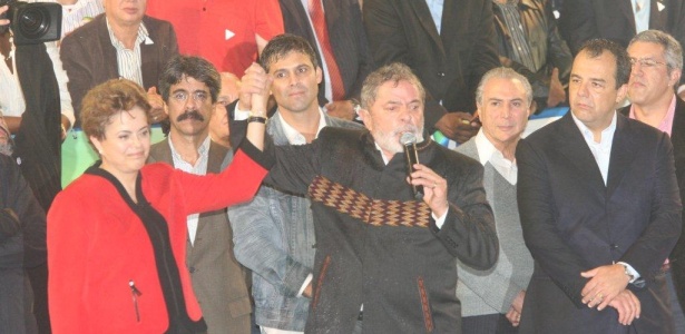 O presidente Luiz Incio Lula da Silva pediu votos a Dilma Rousseff, ao lado do candidato do PMDB ao governo do Rio, Srgio Cabral