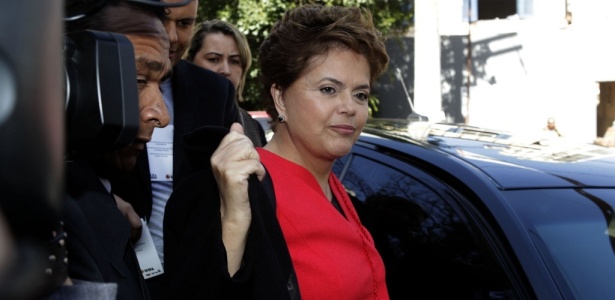 Dilma chega ao debate com recepo calorosa