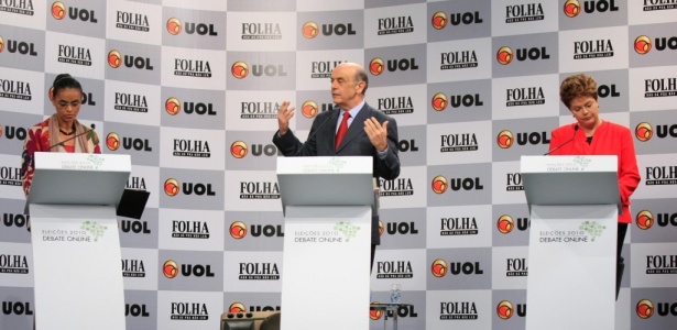 Serra responde  internauta durante debate Folha/UOL