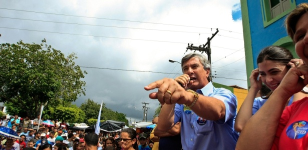 O candidato Fernando Collor de Mello admitiu que cometeu erros quando foi presidente