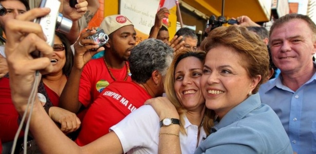 Nesta sexta-feira (20), a candidata do PT  Presidncia, Dilma Rousseff, fez corpo a corpo na cidade de Vitria (ES) 