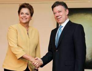 A candidata Dilma Rousseff e o presidente da Colômbia, Juan Manuel Santos, em Brasília