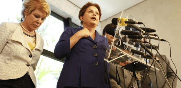 Ao lado de Marta Suplicy, a candidata Dilma Rousseff concede entrevista em So Paulo