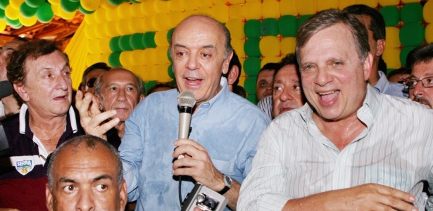 O presidenciável José Serra (PSDB) e o candidato derrotado ao Senado, Tasso Jereissatti (PSDB), durante encontro com políticos em Canindé (CE)