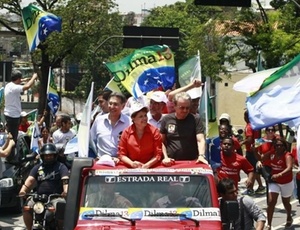 A candidata do PT  Presidncia, Dilma Rousseff, faz carreata em Belo Horizonte 