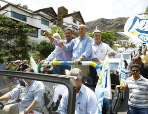 O candidato do PSDB  Presidncia, Jos Serra, faz carreata em Belo Horizonte